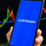 Mientras el Bitcoin se desangra, estas 3 altcoins suben.